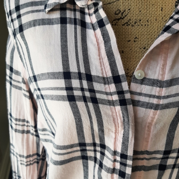 CROWN & IVY PINK PLAID TOP - Picture 3 of 13